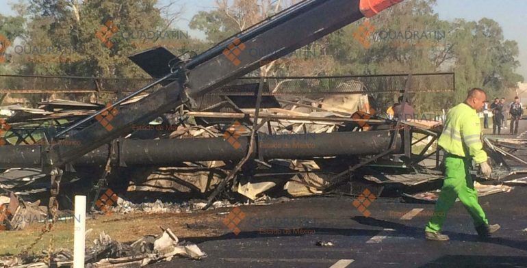 Muere persona calcinada tras volcadura de tráiler en Circuito Exterior Mexiquense - volcadura-6