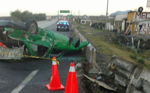 Dos volcaduras en la Autopista México-Querétaro