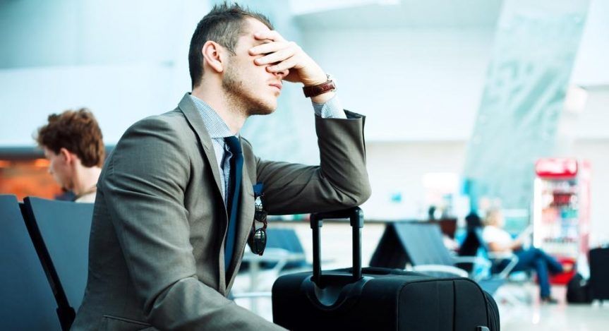 Senadores proponen multas a aerolíneas por retrasos