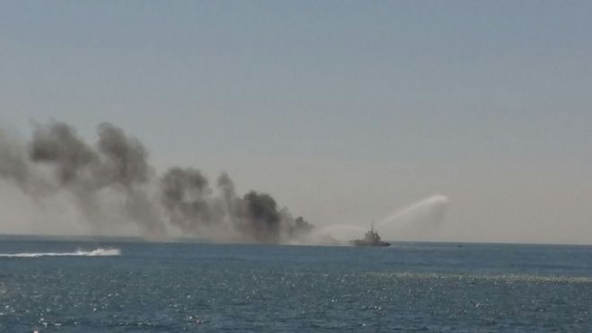 Video: yate se incendia frente a costa de Mazatlán