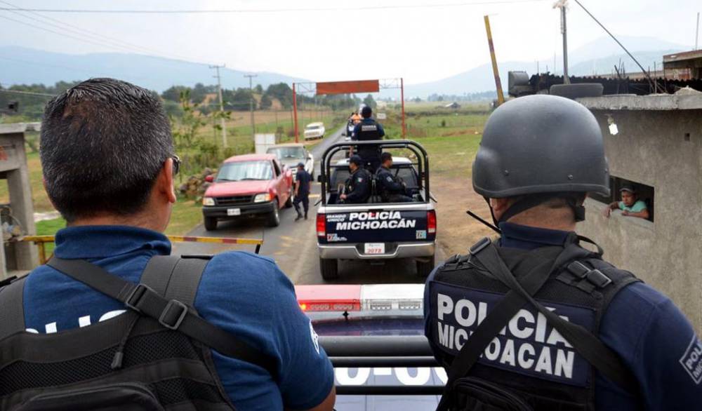 Emboscada a policías en Michoacán deja dos heridos