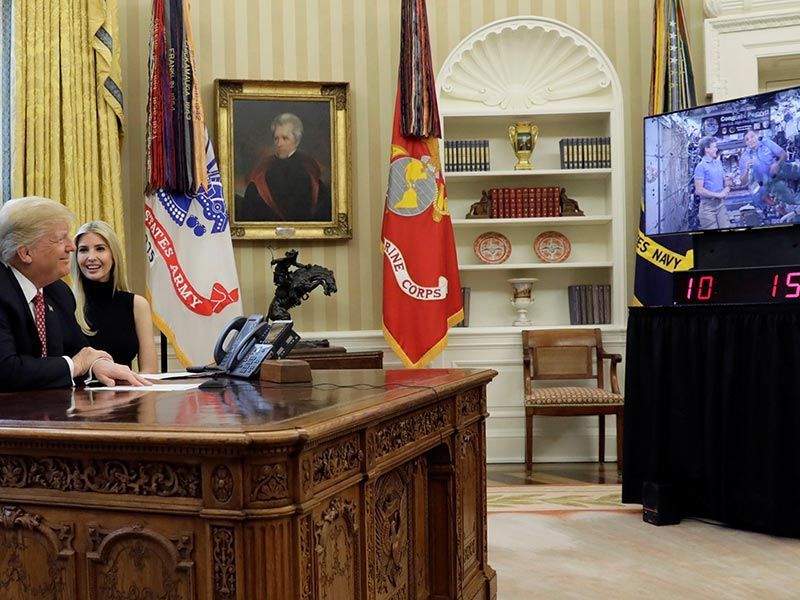 Trump quiere que un estadounidense pise Marte durante su mandato - 1662725