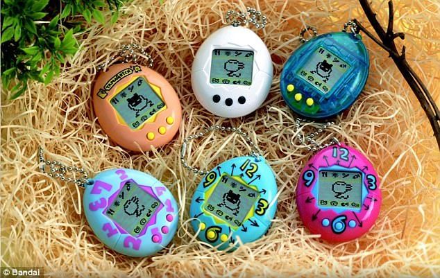 Relanzarán los Tamagotchi - 3F291B8A00000578-4402092-Tamagotchi_the_addictive_1990s_virtual_pet_game_has_become_the_l-a-51_1491925595172