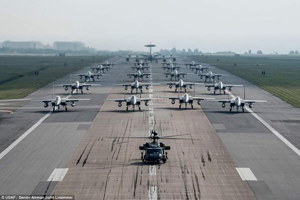 Pulverizaremos los cuarteles de EE.UU.: Corea del Norte - 3F3C350700000578-4411108-Fully_armed_US_Aircraft_from_the_18th_Wing_during_the_no_notice_-a-21_1492156050800