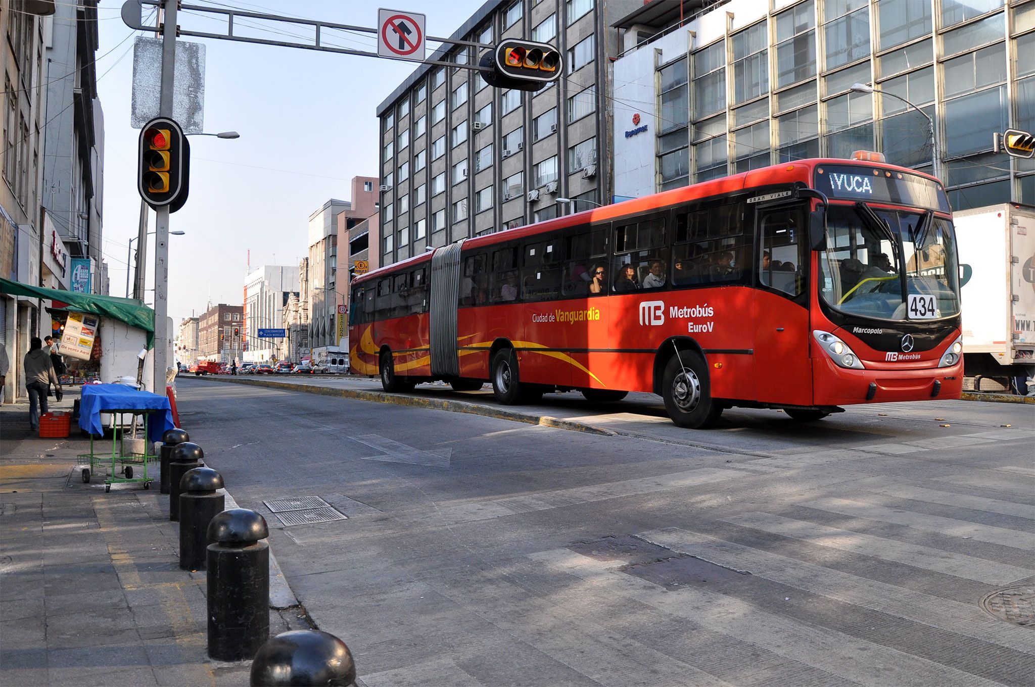Transporte público operará con horario de día festivo este lunes
