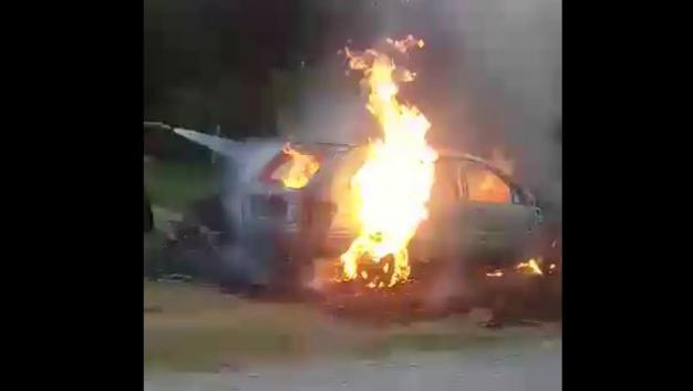 Encuentran camioneta incendiada en Nuevo León