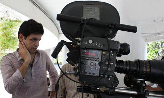 Cineasta iraní se salva de recibir 223 latigazos - C98H-t-XgAATzih