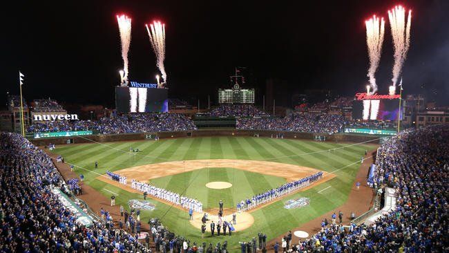 Cachorros colocan banderín de campeones de Serie Mundial en Wrigley Field - C9GSXJjUMAAlWo6