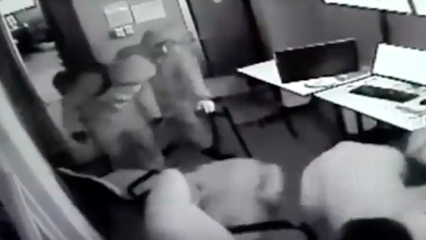 #Video Policías rescatan a víctimas de robo en colonia Roma - Captura-de-pantalla-2017-04-03-a-las-16.27.52