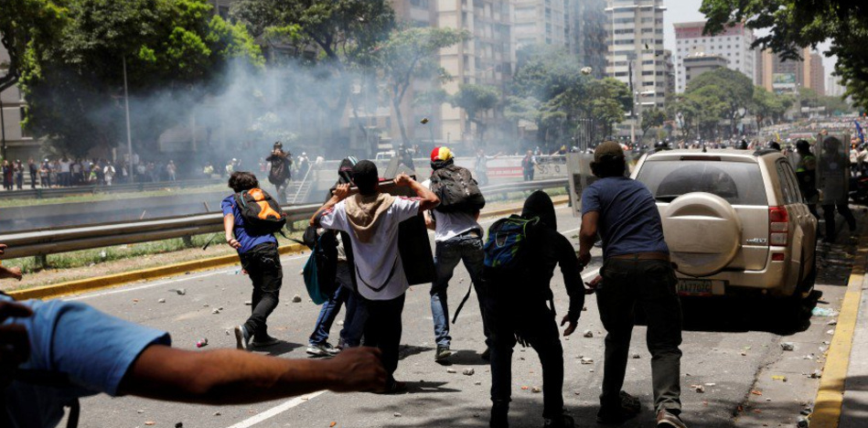 #Video Gobierno venezolano reprime manifestación pacífica