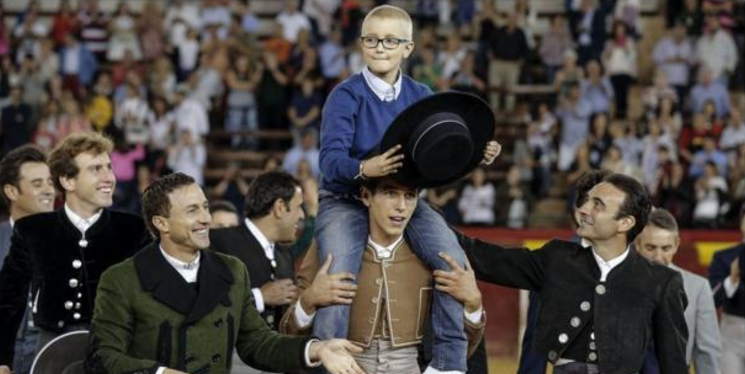 Muere el niño con cáncer que recibió burlas por querer ser torero