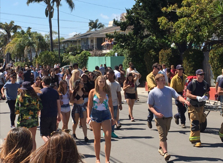 Detienen a 42 personas en fiesta anual de spring break en California - Captura-de-pantalla-2017-04-10-a-las-18.21.47