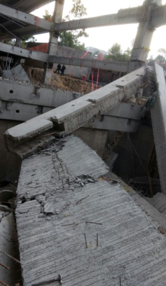 Siete muertos tras derrumbe en centro comercial - Captura-de-pantalla-2017-04-10-a-las-19.09.26