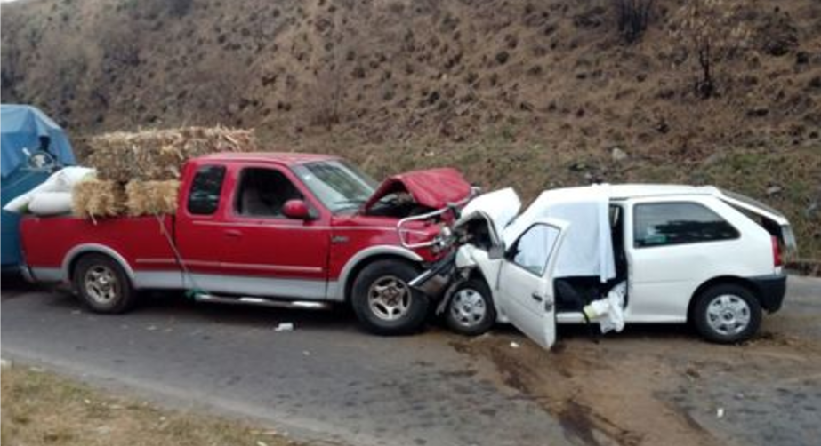 Choque deja tres muertos en La Marquesa-Tenango