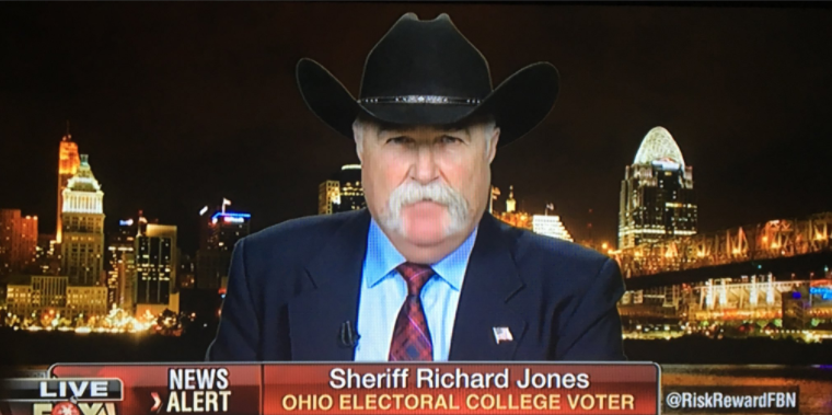 Sheriff propone lanzar MOAB para acabar con cárteles mexicanos - Captura-de-pantalla-2017-04-14-a-las-5.04.15-p.m.