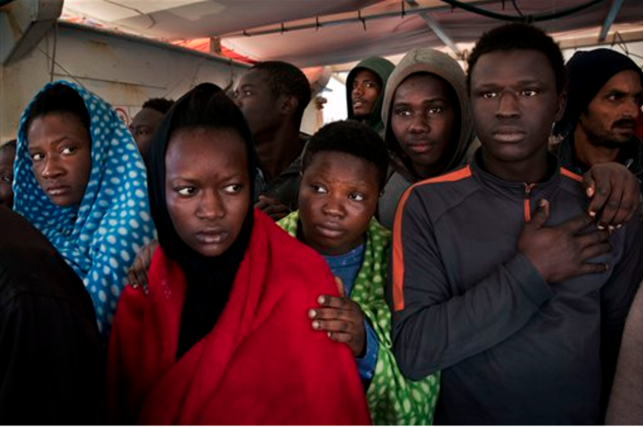 España e Italia rescatan en el mar a miles de migrantes africanos - Captura-de-pantalla-2017-04-15-a-las-8.32.33-p.m.