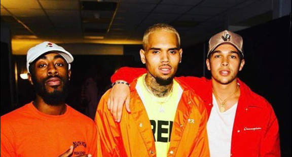#Video Chris Brown golpea a fotógrafo en club nocturno #Video Chris Brown golpea a fotógrafo en club nocturno