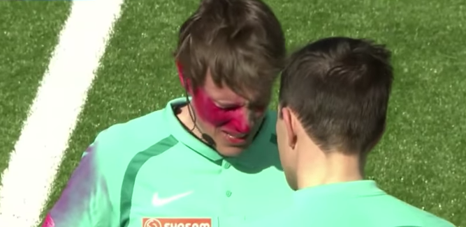Aficionado agrede a árbitro con pintura en spray