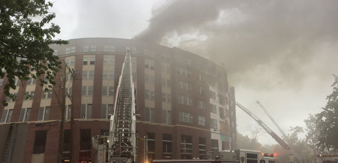 #Video Bomberos luchan contra incendio en Maryland - Captura-de-pantalla-2017-04-24-a-las-11.30.51