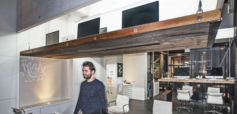 #Video En esta oficina los escritorios se elevan cuando termina el turno