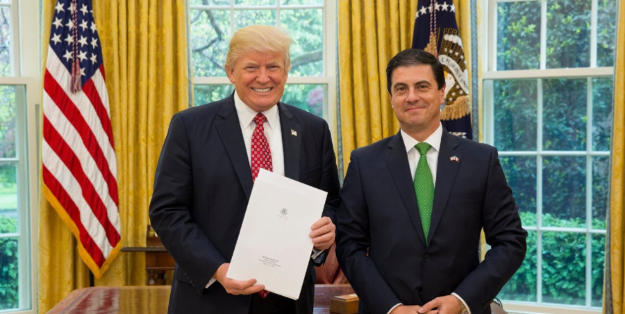 Gerónimo Gutiérrez presenta sus cartas credenciales ante Trump
