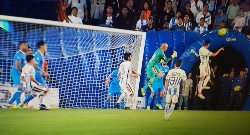 Pachuca empata y elimina a Cruz Azul con gol del ‘Conejo’