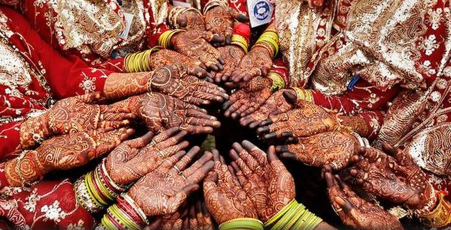 Ministro en India regala palos para que mujeres se defiendan de maridos alcohólicos - Captura-de-pantalla-2017-04-30-a-las-12.13.07