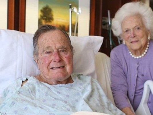 Vuelven a hospitalizar a George H. W. Bush