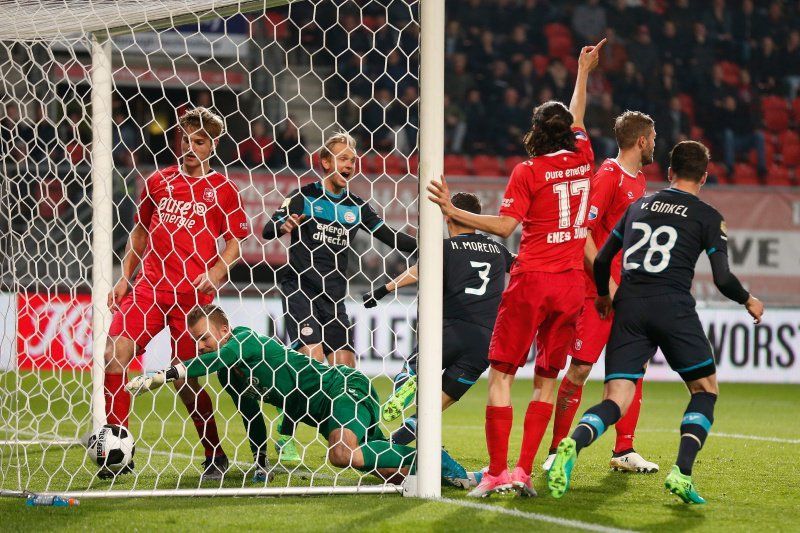 Video: anota Héctor Moreno en empate del PSV