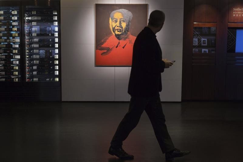Venden retrato de Mao hecho por Warhol en 11 mdd