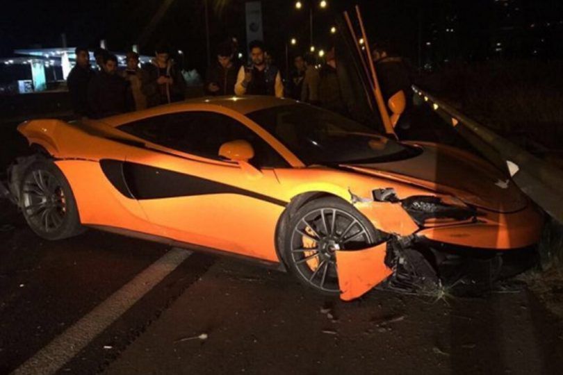 Extenista destroza auto de 3 millones de pesos - Mclaren-810x540