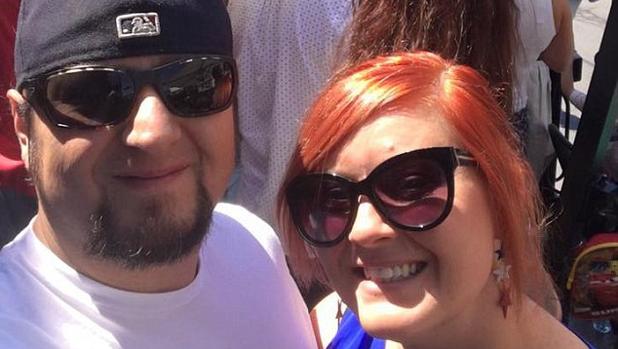 United Airlines expulsa a pareja de novios de avión