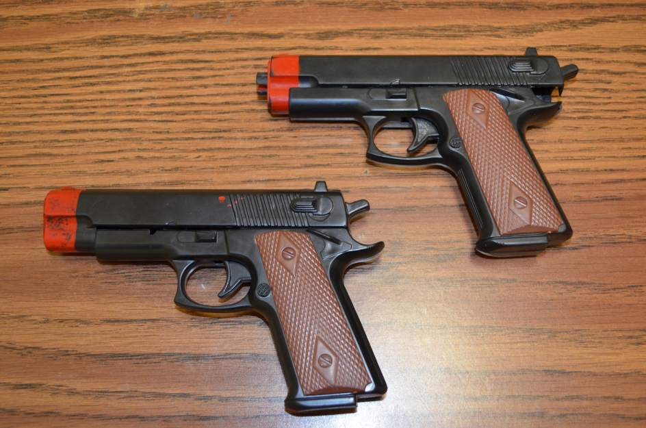 Policía sugiere a padres evitar compra de juguetes bélicos - PISTOLA-DE-JUGUETE