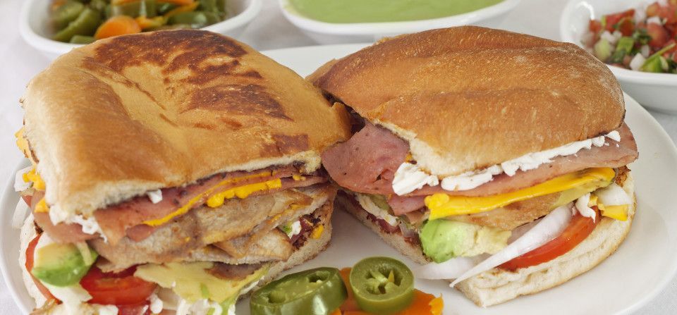 El puesto que regala tortas el último viernes de cada abril