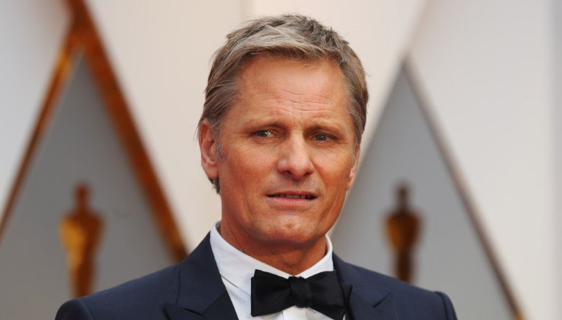 Viggo Mortensen llama “fanfarrón neoliberal” a Mauricio Macri Viggo Mortensen llama “fanfarrón neoliberal” a Mauricio Macri