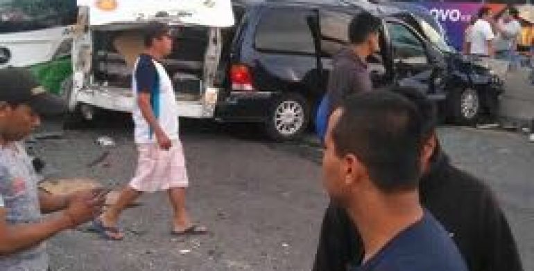 Choque entre tráiler y autobús de pasajeros deja 35 heridos - WhatsApp-Image-2017-04-07-at-20.41.33-770x392