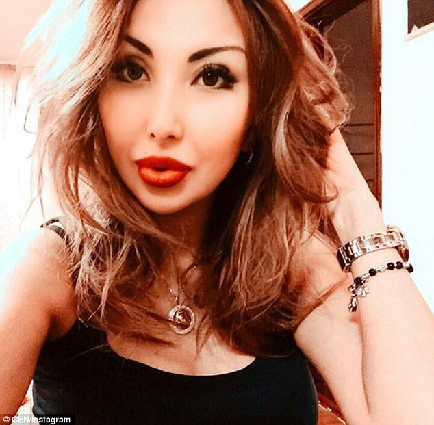 #Video Actriz golpea con palo golf el Mercedes del productor - actriz-3