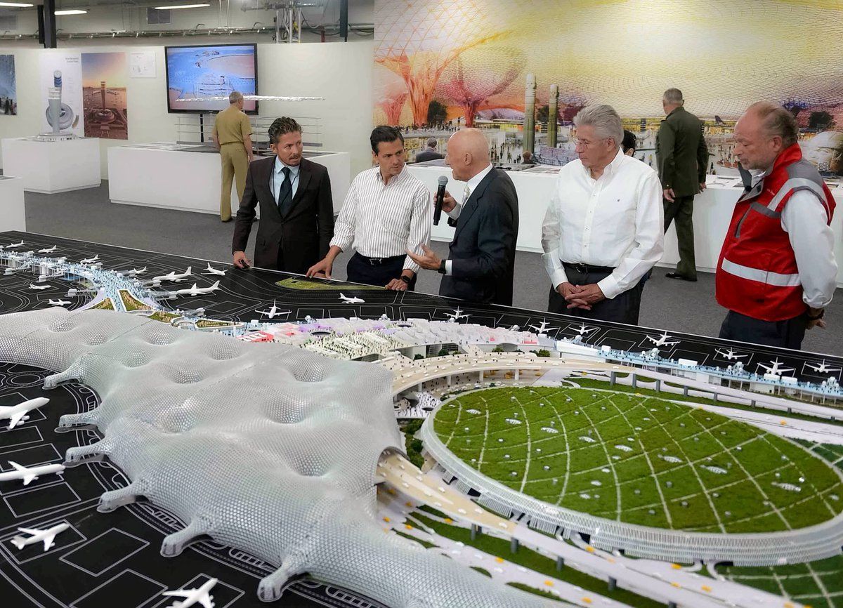Enrique Peña Nieto recorre terrenos del Nuevo Aeropuerto