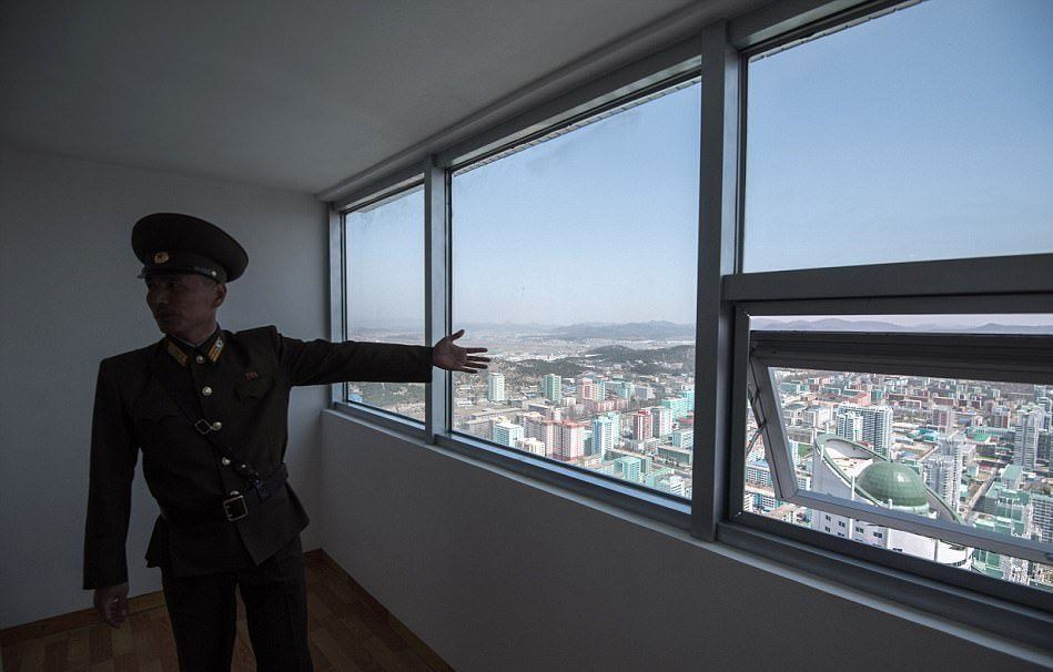 Inauguran rascacielos en Corea del Norte... no tiene ni agua caliente - afp-corea-del-norte-e1492106546769