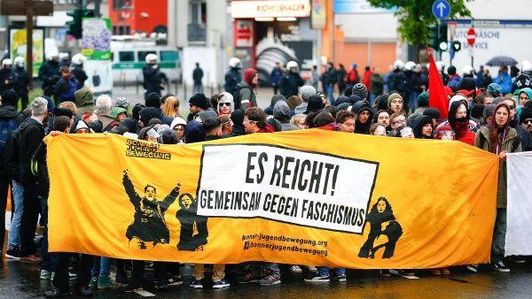 Protesta antiderechista deja un policía herido en Alemania