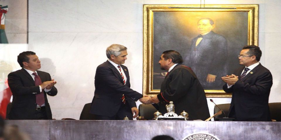 Álvaro Augusto Pérez toma protesta como presidente del TSJ de la CDMX