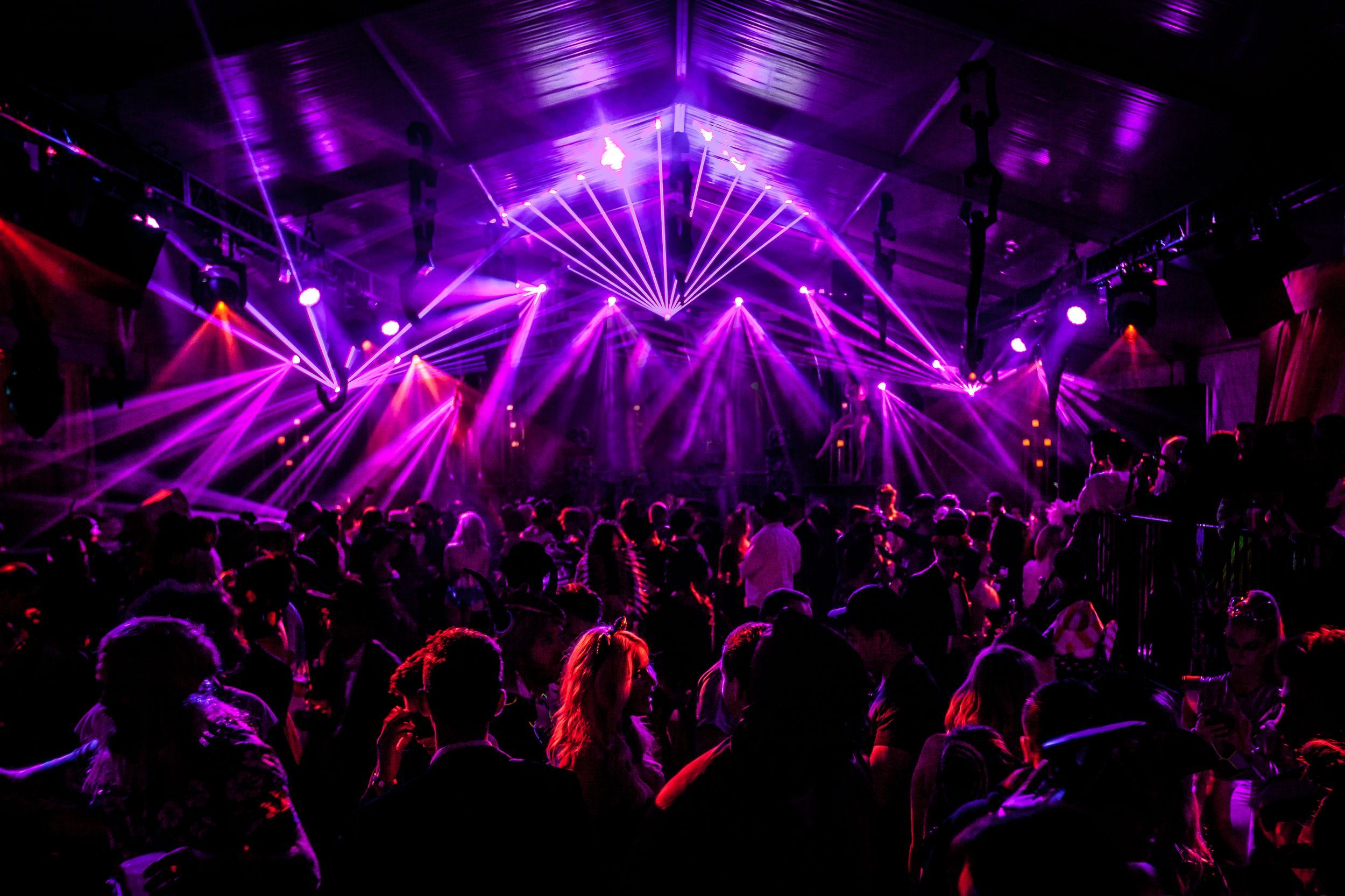 Gobierno capitalino sanciona el 91 por ciento de los antros que verifica