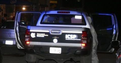 Asesinan a joven frente a su padre en Monterrey