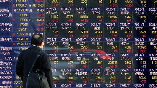 Abren a la baja mercados tras bombardeo de Estados Unidos en Siria