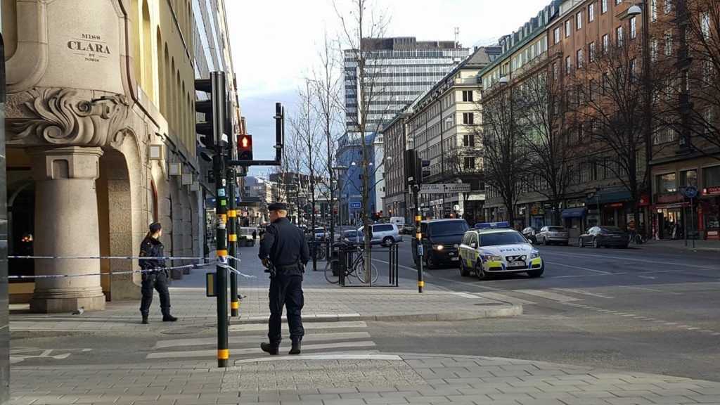 Atentado terrorista en Estocolmo deja al menos cinco muertos - ataque-suecia-1-1024x576