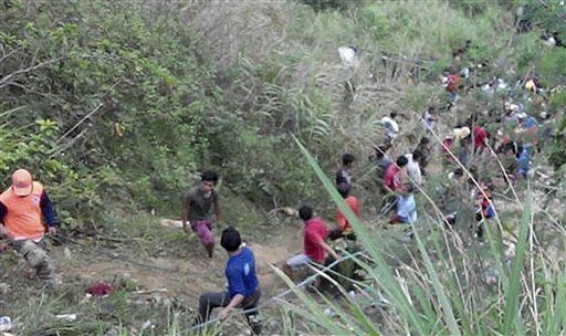 Accidente de autobús deja al menos 26 muertos en Filipinas - autobus-filipinas