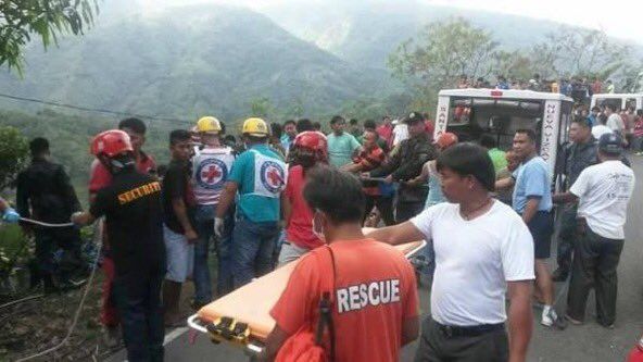 Accidente de autobús deja al menos 26 muertos en Filipinas Accidente de autobús deja al menos 26 muertos en Filipinas