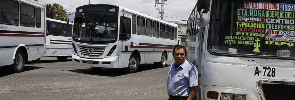 Pararía transporte público por huelga en Oaxaca - autobuses