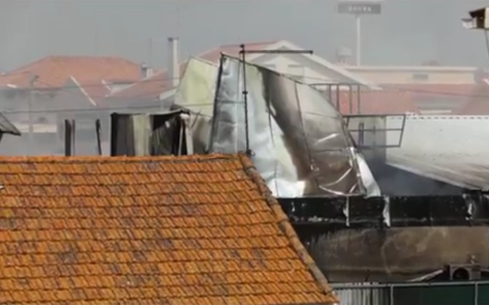 Mueren cinco personas al estrellarse avión pequeño en Portugal