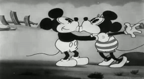 Besar mejora la salud - beso-mickey